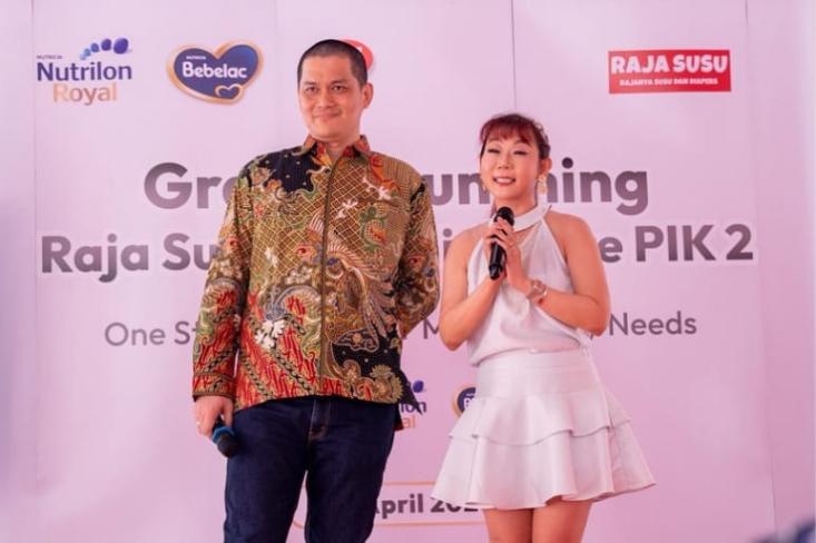 Yohanes David Setiawan bersama Isteri, Owner Raja Susu. Foto: Ist