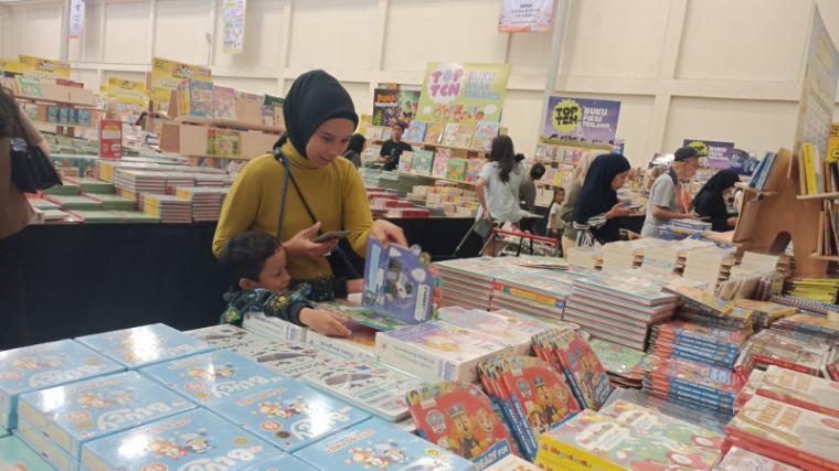 Jadi ajang kesempatan untuk ajak anak cinta buku