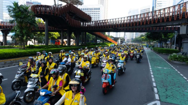 Kemeriahan Riders perempuan berkendara di pusat Jakarta
