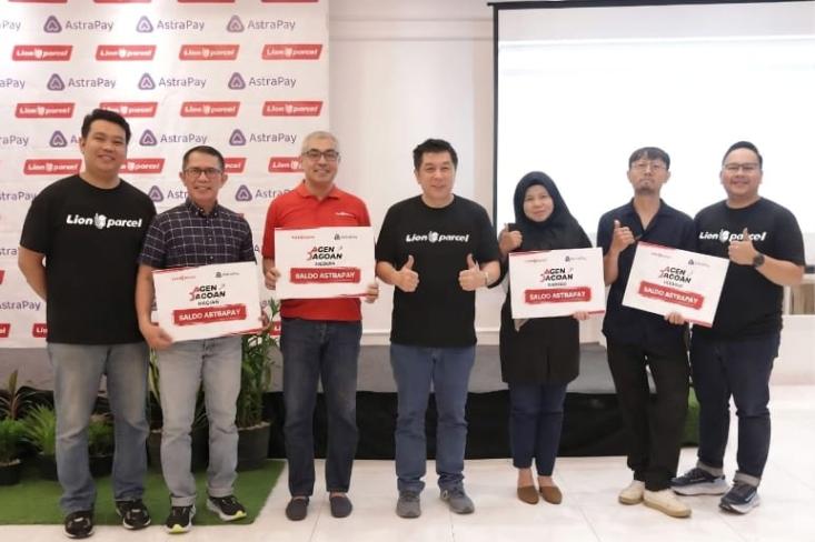 Agen terbaik mendapatkan apresiasi untuk mendukung pengembangan bisnis mereka. Foto: Ist