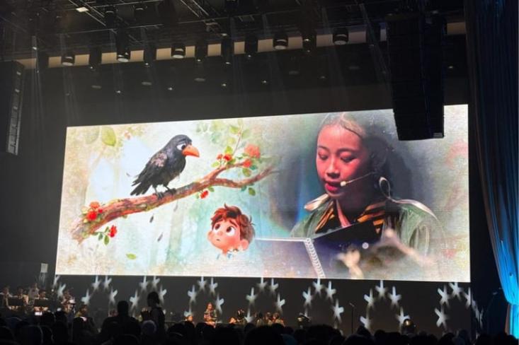Storytelling dongeng tentang mengapa bulu burung gagak berwarna hitam. Foto: Novi