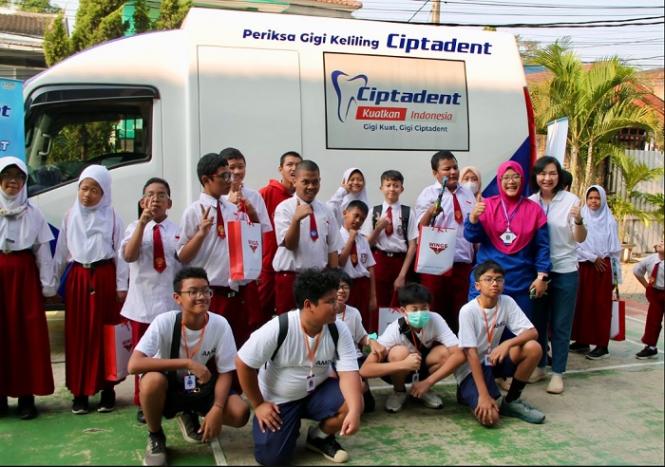Anak-anak senang mendapat pemeriksaan gigi gratis