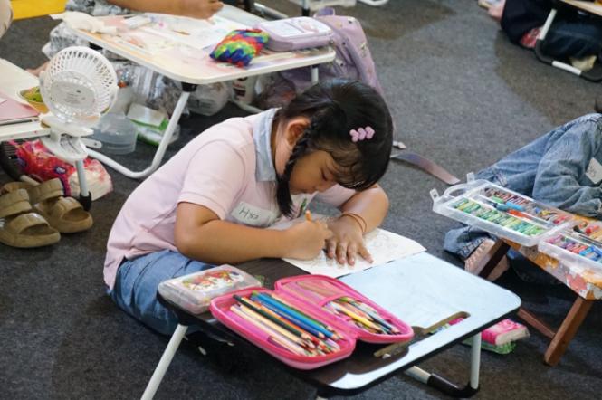 Anak bermain sambil belajar