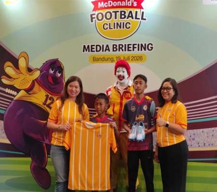McDonald’s Indonesia juga memberikan sepatu dan jersey baru
