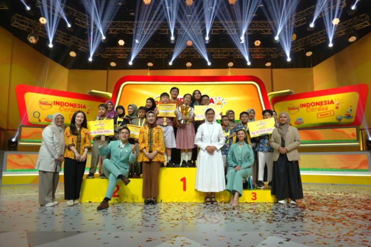Juara pertama kompetisi DANCOW Indonesia Cerdas Season 2