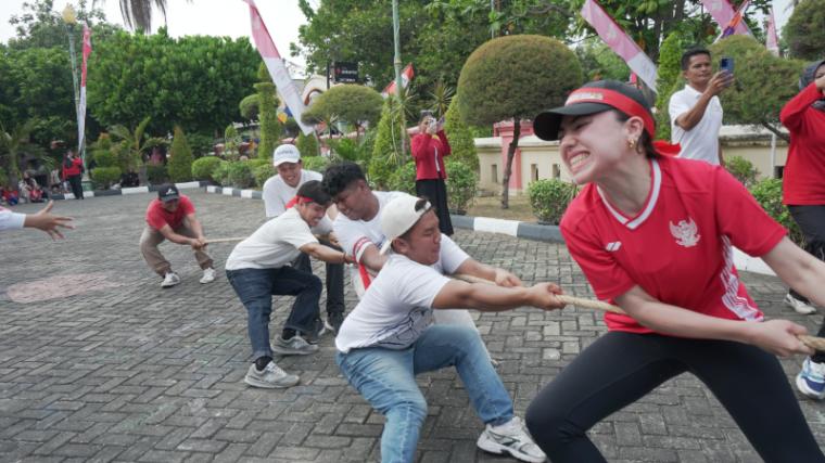 Keseruan tarik tambang