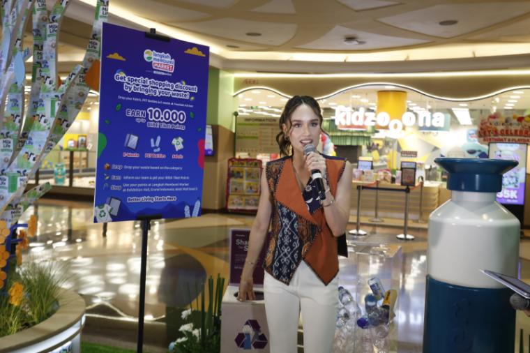 Changemaker Langkah Membumi Cinta Laura dalam Opening Ceremony Langkah Membumi Market 2026
