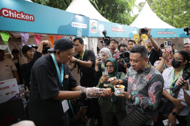 Mencicipi kuliner